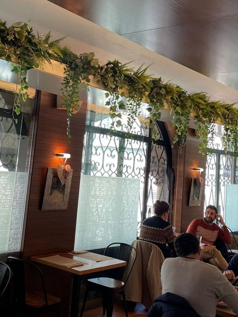 Imagen del ventanal de La Cámara Restaurante