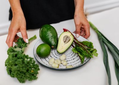 imagen de aguacate y verduras
